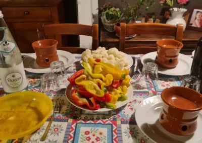 Tavola imbandita al rifugio il dosso